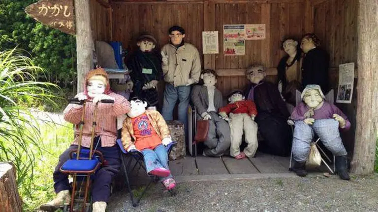 The World’s Most ‘lifelike’ Village With 300 Human-shaped Residents 13