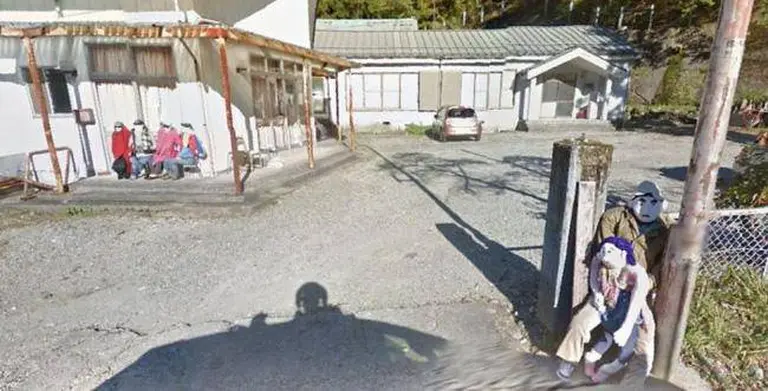The World’s Most ‘lifelike’ Village With 300 Human-shaped Residents 14