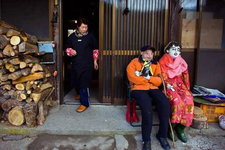 The World’s Most ‘lifelike’ Village With 300 Human-shaped Residents 4