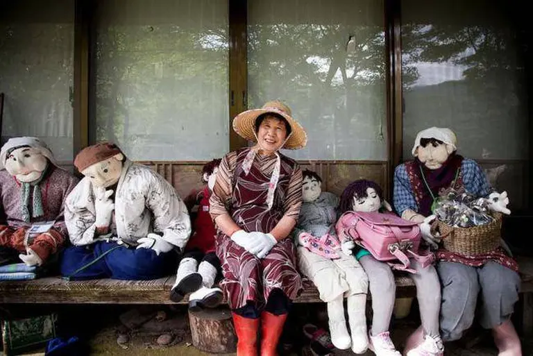 The World’s Most ‘lifelike’ Village With 300 Human-shaped Residents 5