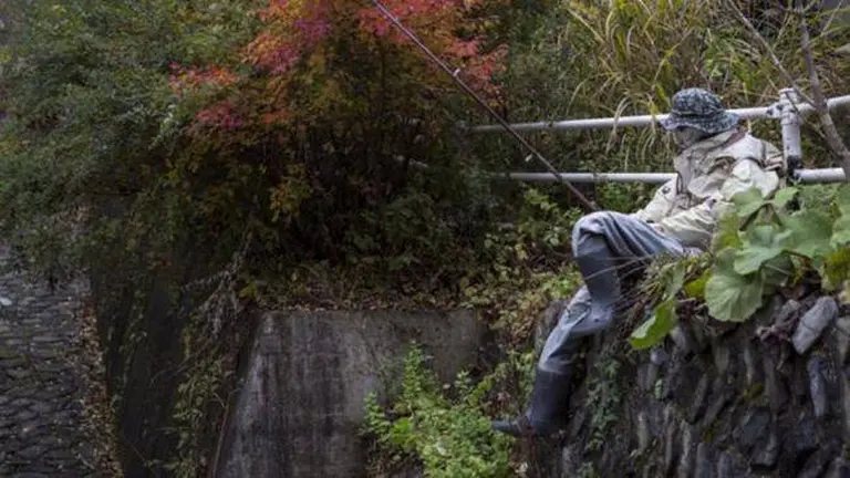 The World’s Most ‘lifelike’ Village With 300 Human-shaped Residents 7
