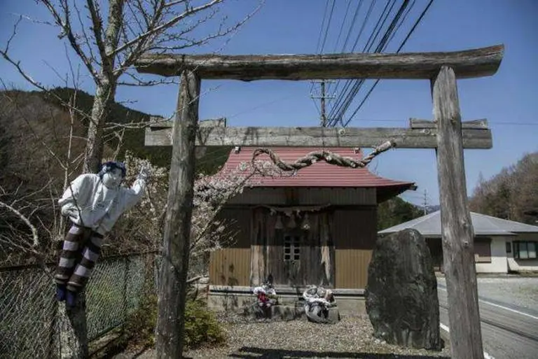 The World’s Most ‘lifelike’ Village With 300 Human-shaped Residents 8