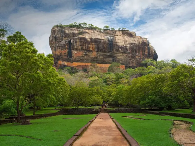 Discovering Sigiriya Fortress 1