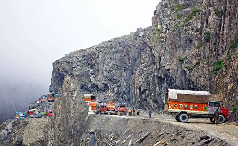 10 Most Dangerous Roads In India That Are A Nightmare For Drivers 4