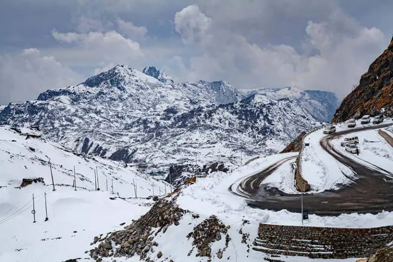 10 Most Dangerous Roads In India That Are A Nightmare For Drivers 8