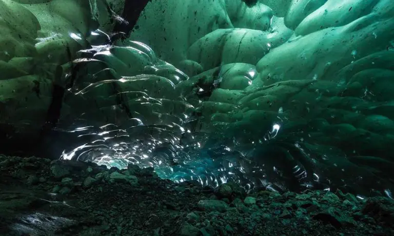 Visitors To The Magnificent Crystal Cave Feel As Though They've Entered A Long-lost Realm 6