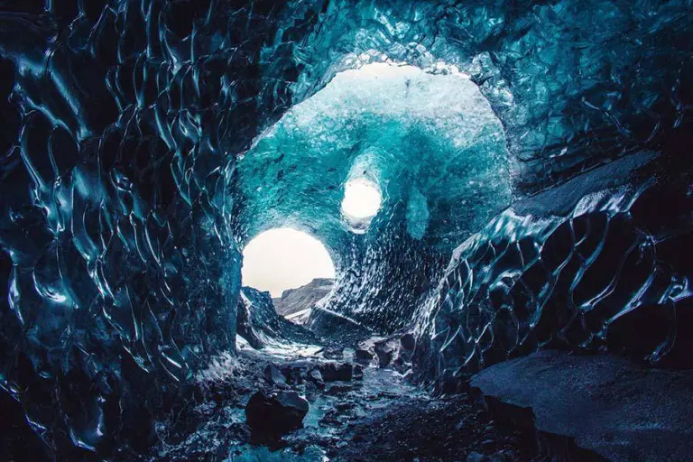 Visitors To The Magnificent Crystal Cave Feel As Though They've Entered A Long-lost Realm 7