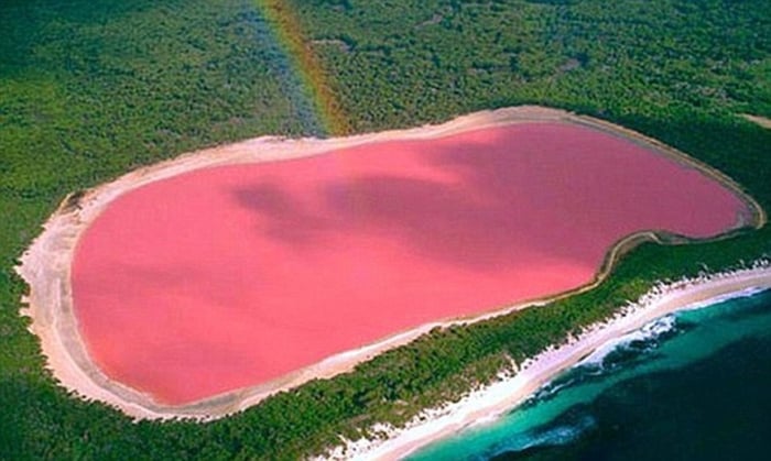 Lake Hillier 2