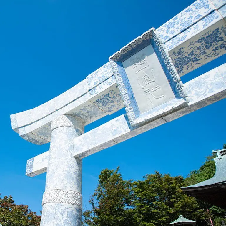 The 363-year-old Temple In Japan Famous For Its White Porcelain Gate 2