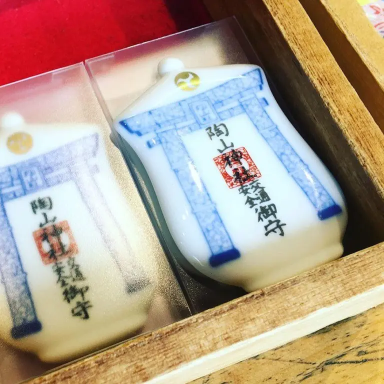 The 363-year-old Temple In Japan Famous For Its White Porcelain Gate 4