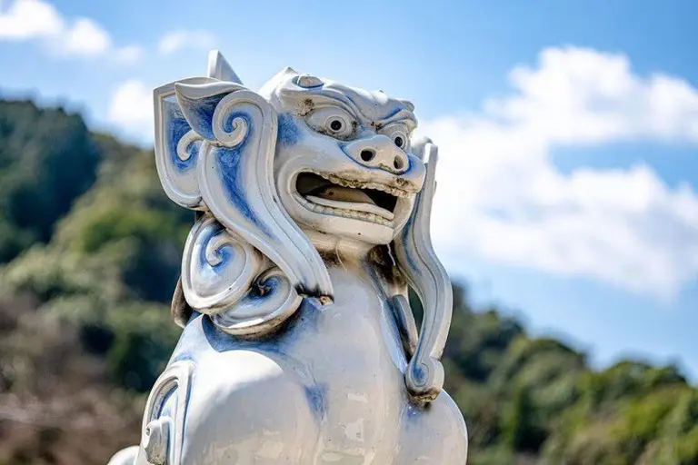 The 363-year-old Temple In Japan Famous For Its White Porcelain Gate 5