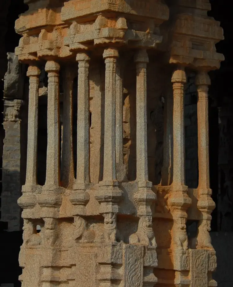 The Mysterious 'musical Pillars' Of An Ancient Indian Temple That Play Music When Struck 2