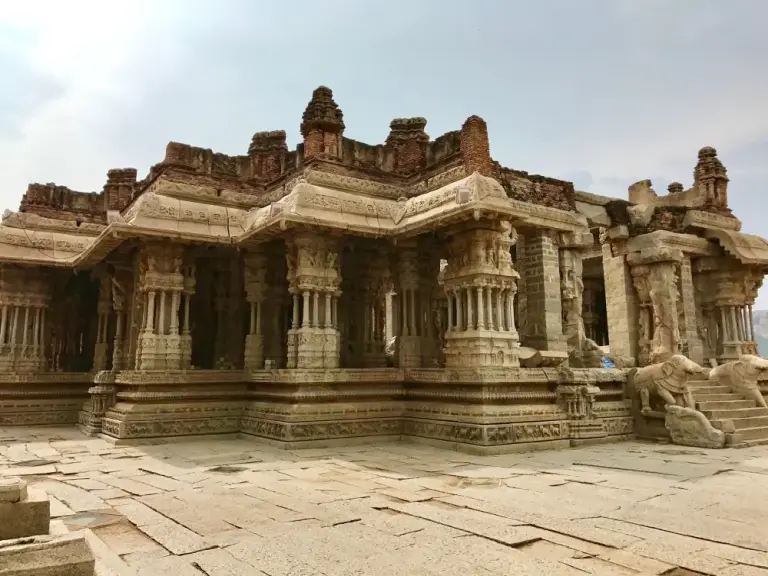 The Mysterious 'musical Pillars' Of An Ancient Indian Temple That Play Music When Struck 3