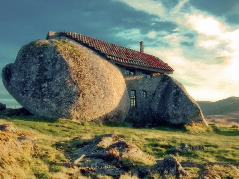 Casa do Penedo (“Flintstone House”) – Portugal