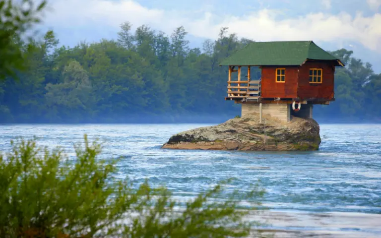 Drina River House – Serbia