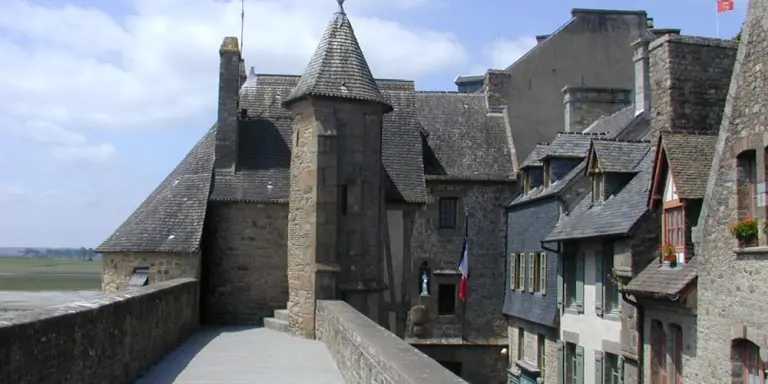 The Stunning 1,000-year-old Castle Rising From The Atlantic Ocean 3