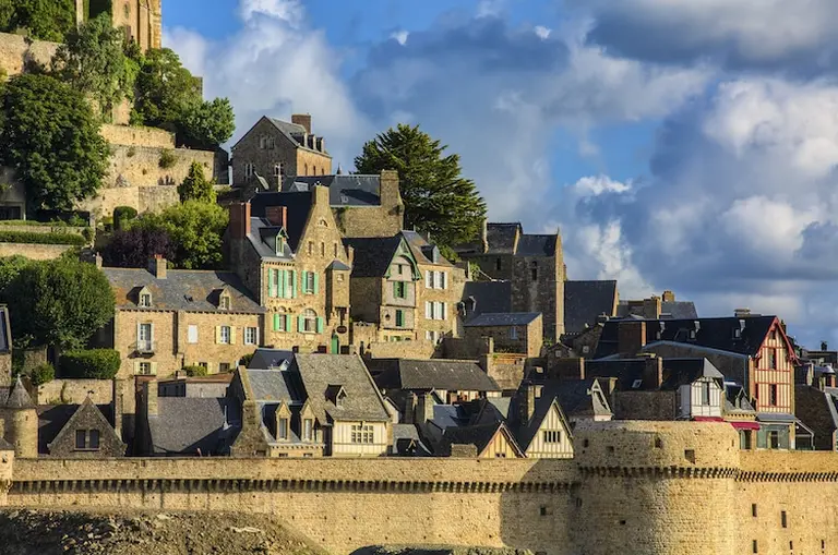 The Stunning 1,000-year-old Castle Rising From The Atlantic Ocean 8