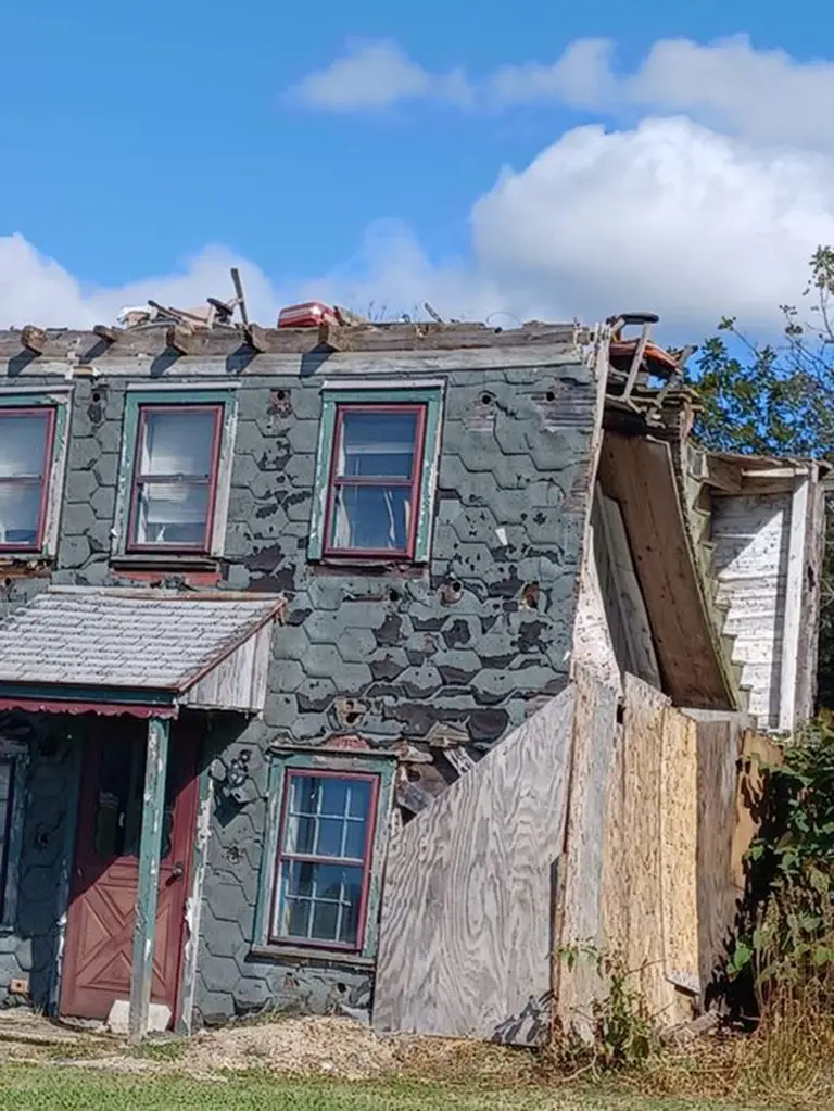 A Chair Teetering On A Crumbling Rooftop Becomes An Unlikely Tourist Attraction 1