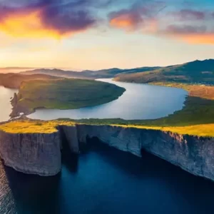 The Surreal Beauty Of A Lake Suspended Between Sky And Sea