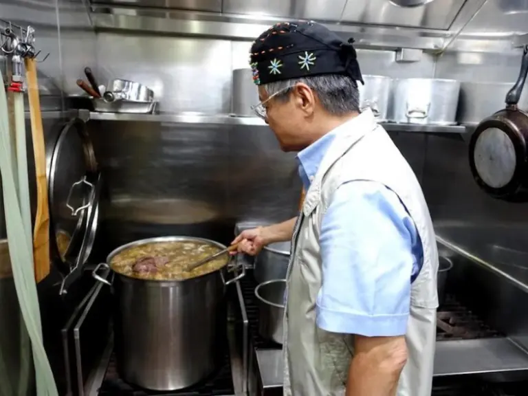 Inside The World’s Most Expensive Bowl Of Beef Noodle Soup 5